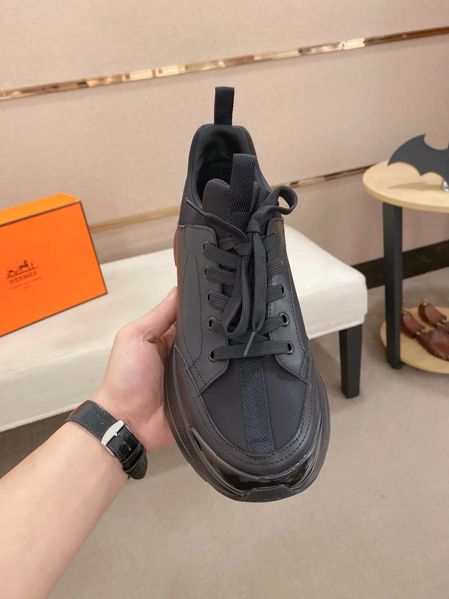 Men's clothing and shoes💰: 600💰《HERMES》【Classic original order·Version】Hermès; top 🔝purchasing agent🔍🔍men's latest 🇺🇸 counter sales simultaneously, imported from Italy original ▲▲cowhide ▲▲ (high-end, nobility, class) ) Exquisite workmanship (Italian 🇮🇹 imported water-dyed 🐂 cowhide lining) sole: original sole provided by the original factory, ⚠️exclusive double-layer activity·TPR·rubber·combined molded outsole; super comfortable·wear-resistant·non-slip·environmental protection The real thing is more beautiful if you take the real thing (high quality, follow the order). You can enter and exit the counter at will * Number of yards: 38-44 (can be customized 45-46, non-returnable)